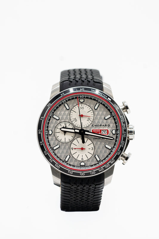 Chopard Mille Miglia Chronographe d’occasion – Cadran argenté et bracelet noir