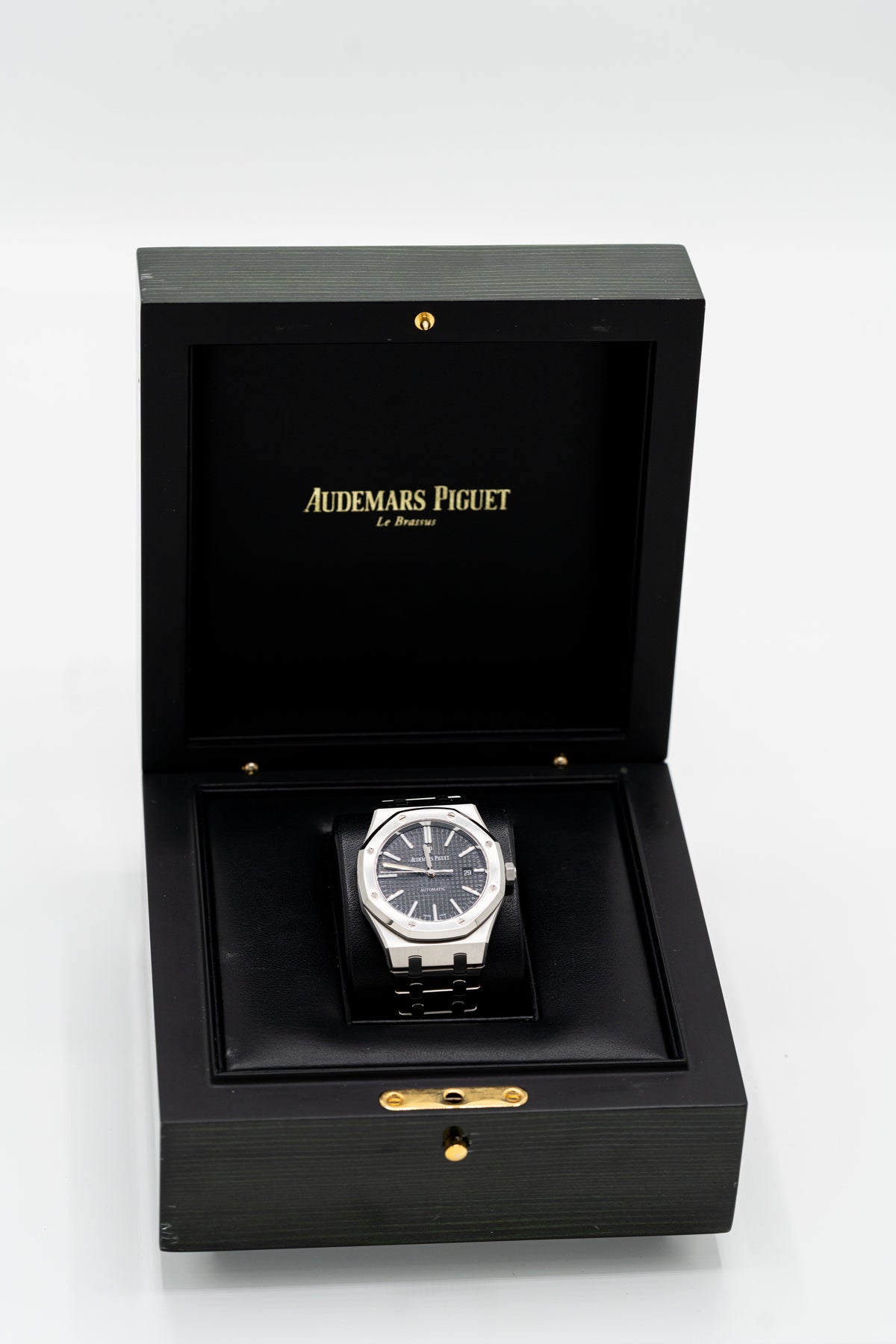 Audemars Piguet Royal Oak d’occasion – Cadran noir et bracelet intégré
