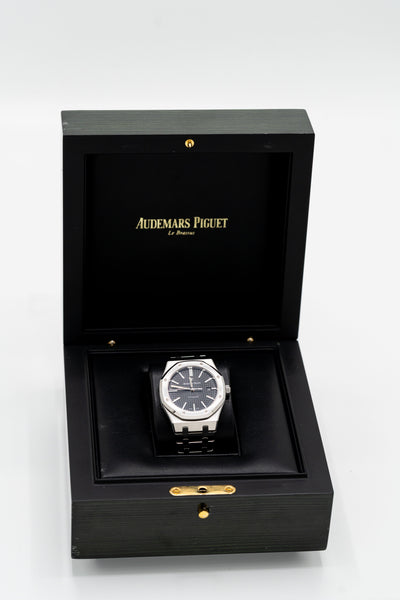 Audemars Piguet Royal Oak d’occasion – Cadran noir et bracelet intégré