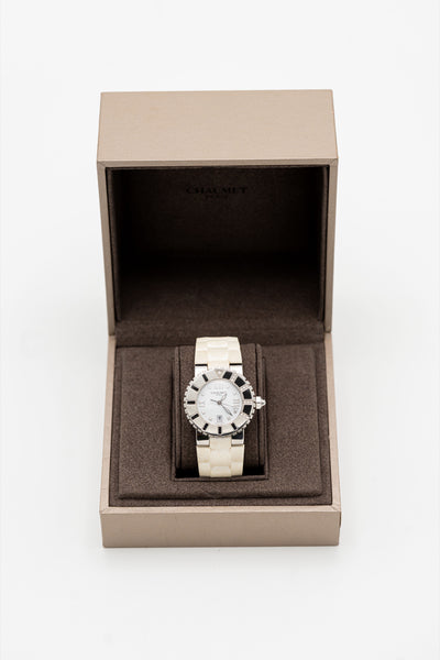 Chaumet Class One d’occasion – Cadran blanc, détails sertis et bracelet blanc