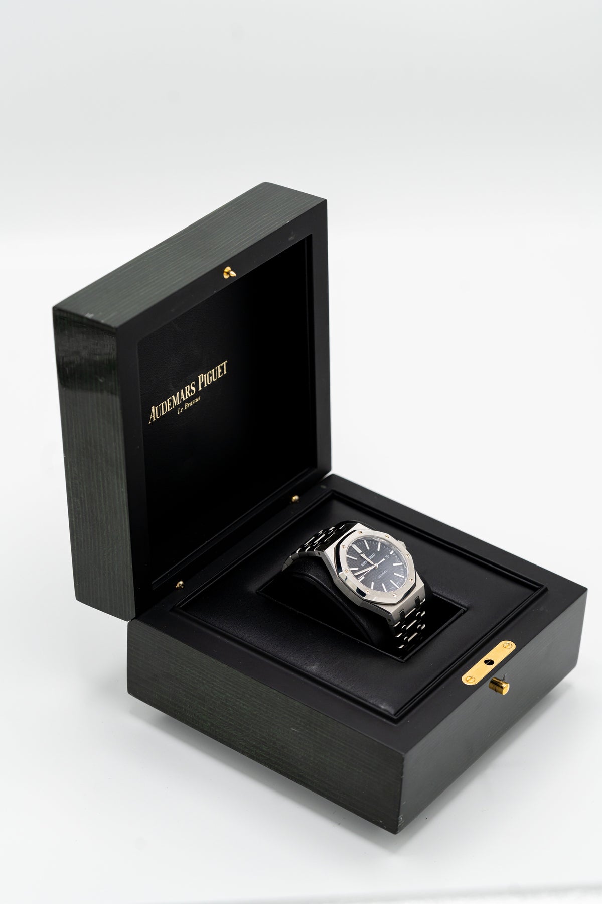 Audemars Piguet Royal Oak d’occasion – Cadran noir et bracelet intégré