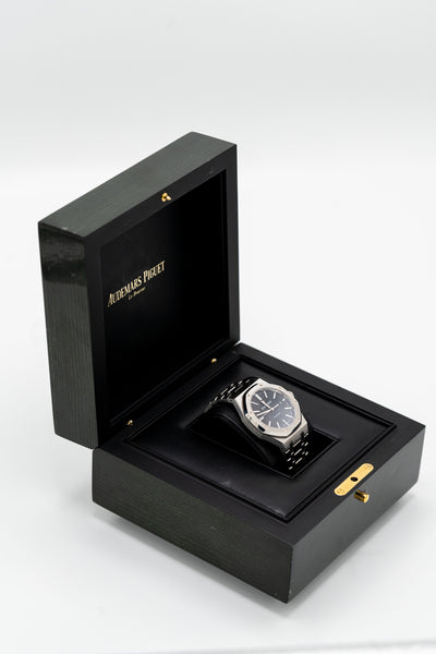 Audemars Piguet Royal Oak d’occasion – Cadran noir et bracelet intégré