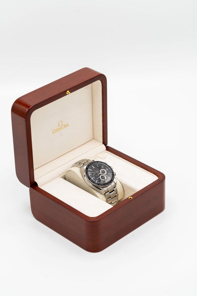 Omega Speedmaster Legend Schumacher d’occasion – Chronographe à cadran noir
