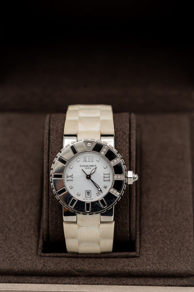 Chaumet Class One d’occasion – Cadran blanc, détails sertis et bracelet blanc