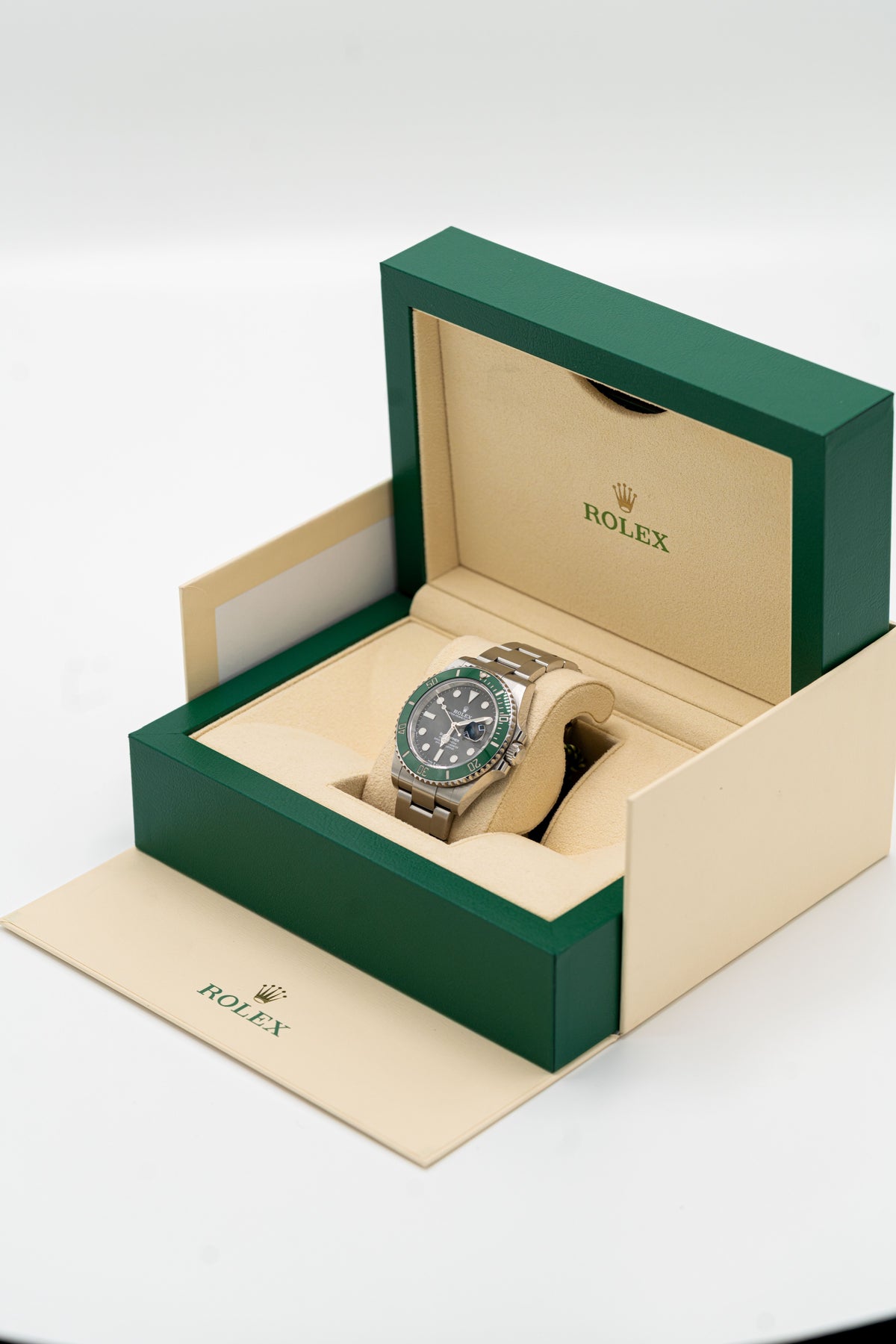 Rolex Submariner Date d’occasion – Lunette verte et cadran noir
