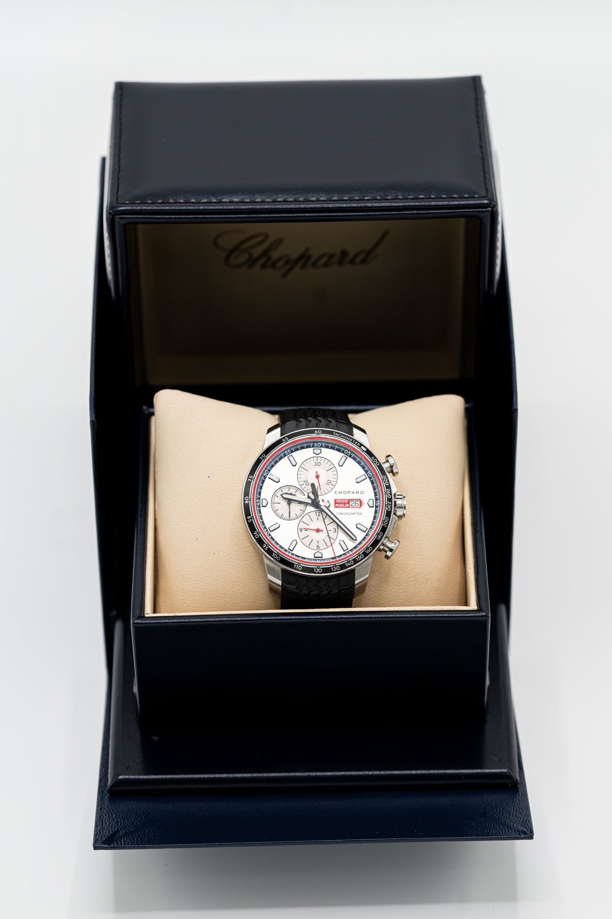 Chopard Mille Miglia Chronographe d’occasion – Cadran argenté et bracelet noir