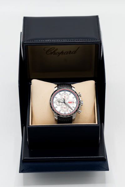 Chopard Mille Miglia Chronographe d’occasion – Cadran argenté et bracelet noir