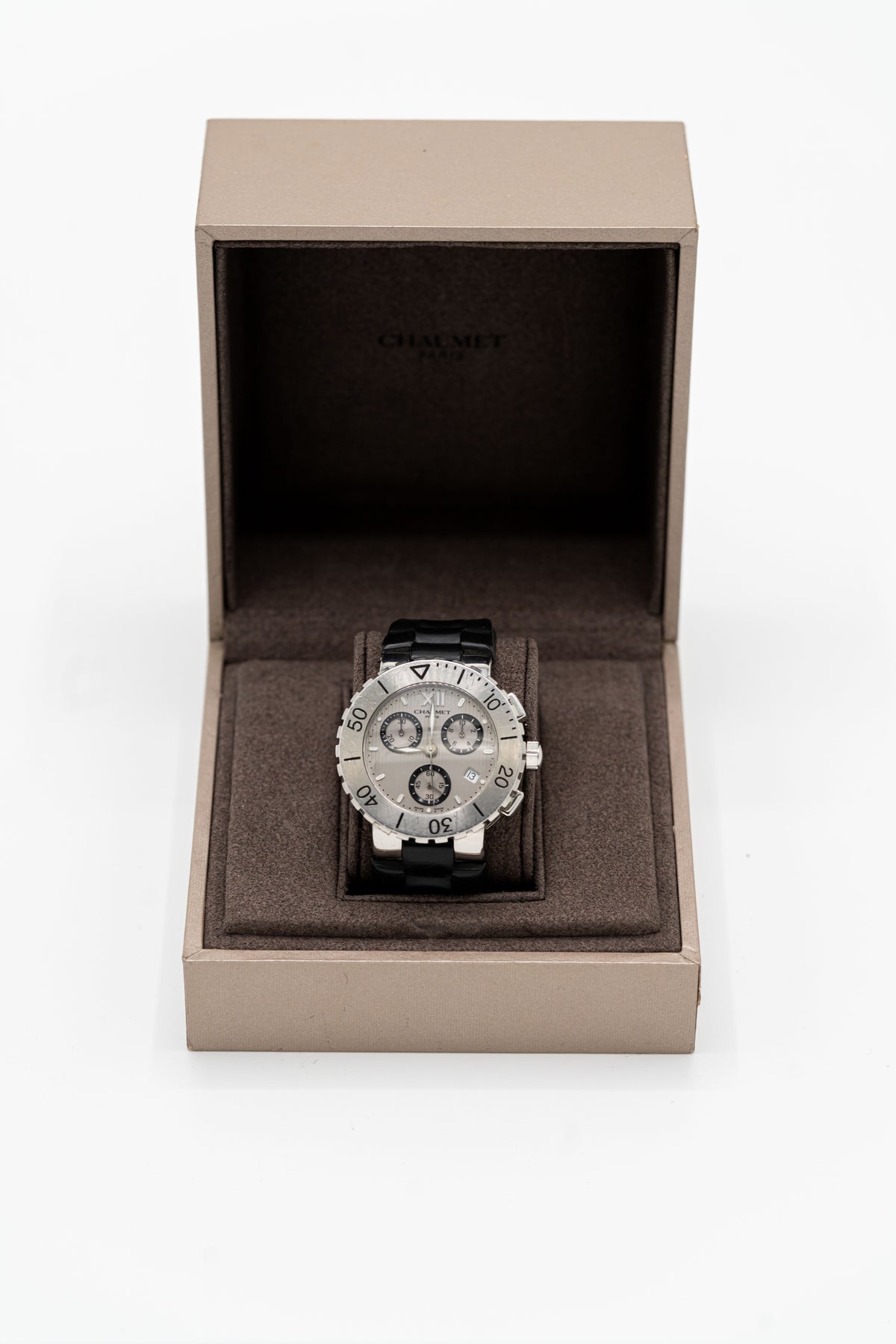 Chaumet Class One Chronographe d’occasion – Cadran argenté et bracelet noir