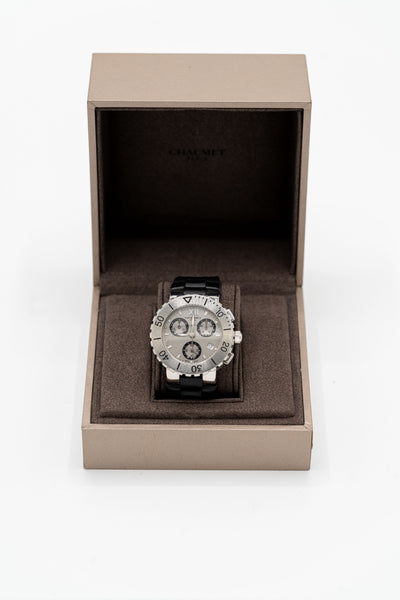 Chaumet Class One Chronographe d’occasion – Cadran argenté et bracelet noir