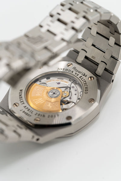 Audemars Piguet Royal Oak d’occasion – Cadran noir et bracelet intégré