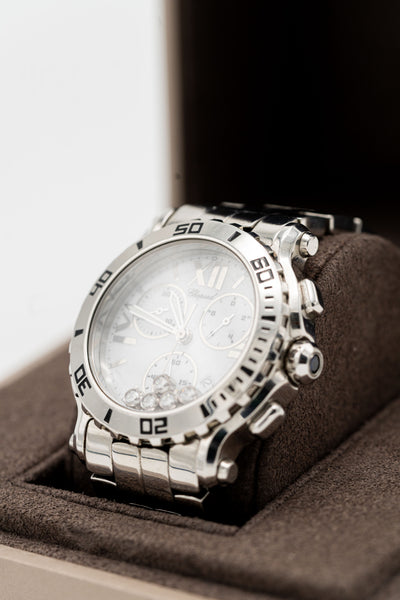 Chopard Happy Sport Chronographe d’occasion – Cadran blanc et pierres mobiles
