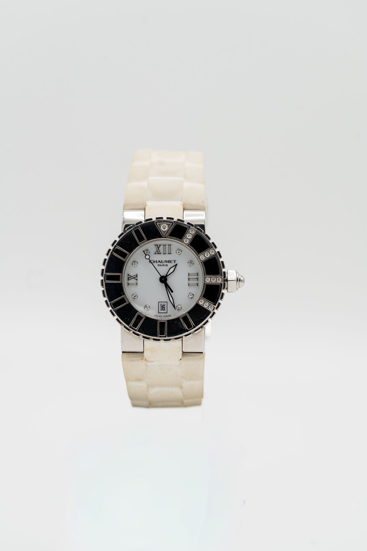 Chaumet Class One d’occasion – Cadran blanc, détails sertis et bracelet blanc