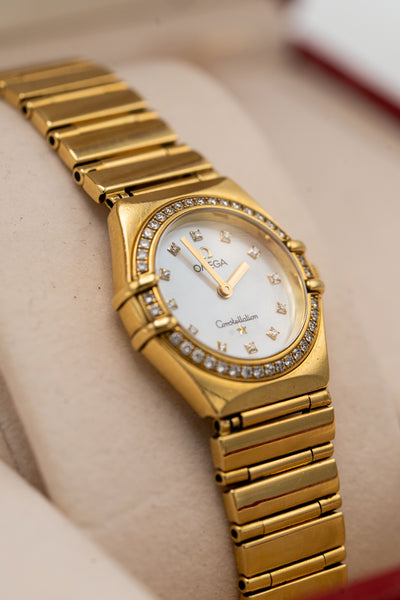Omega Constellation d’occasion – Tons dorés, cadran clair et détails sertis