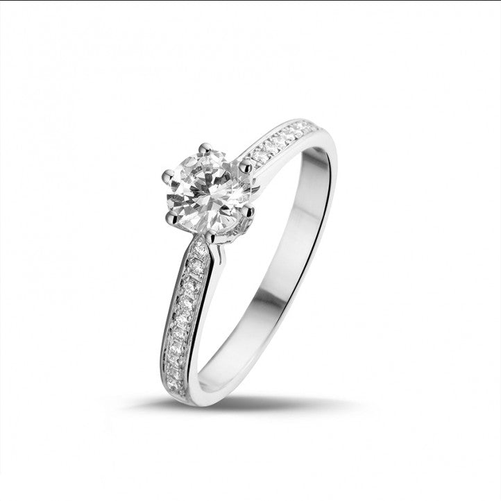 Bague Solitaire Butterfly avec diamants sur les côtés