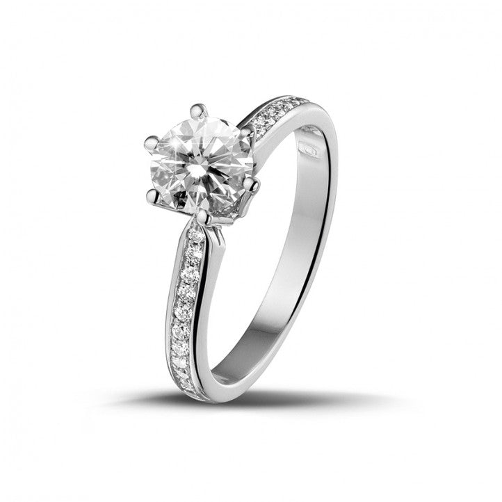 Bague Solitaire Butterfly avec diamants sur les côtés