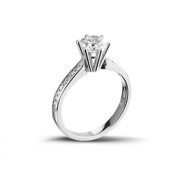 Bague Solitaire Butterfly avec diamants sur les côtés