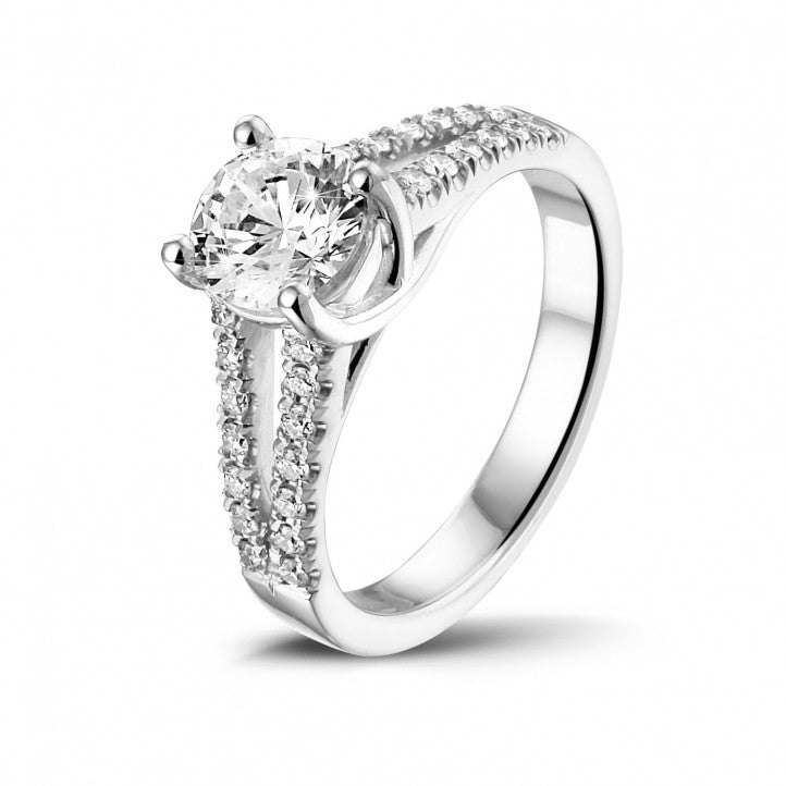 Bague Solitaire Butterfly avec double diamants sur les côtés