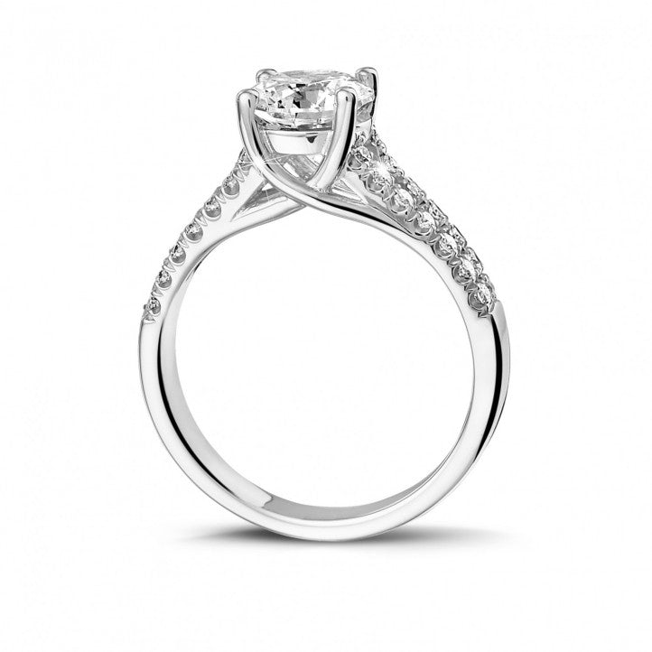 Bague Solitaire Butterfly avec double diamants sur les côtés