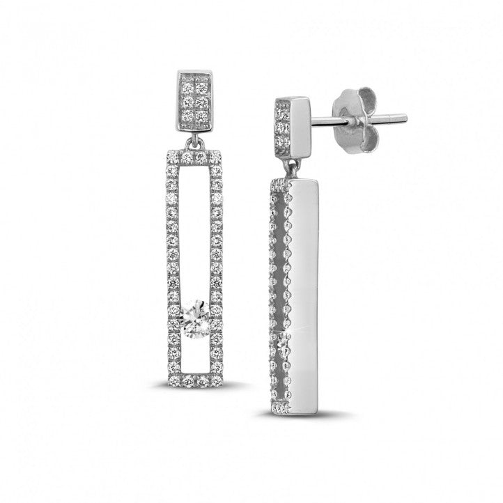 Boucles d’oreilles avec diamants ronds flottants