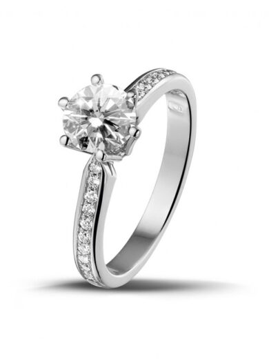 Bague Solitaire Butterfly avec diamants sur les côtés